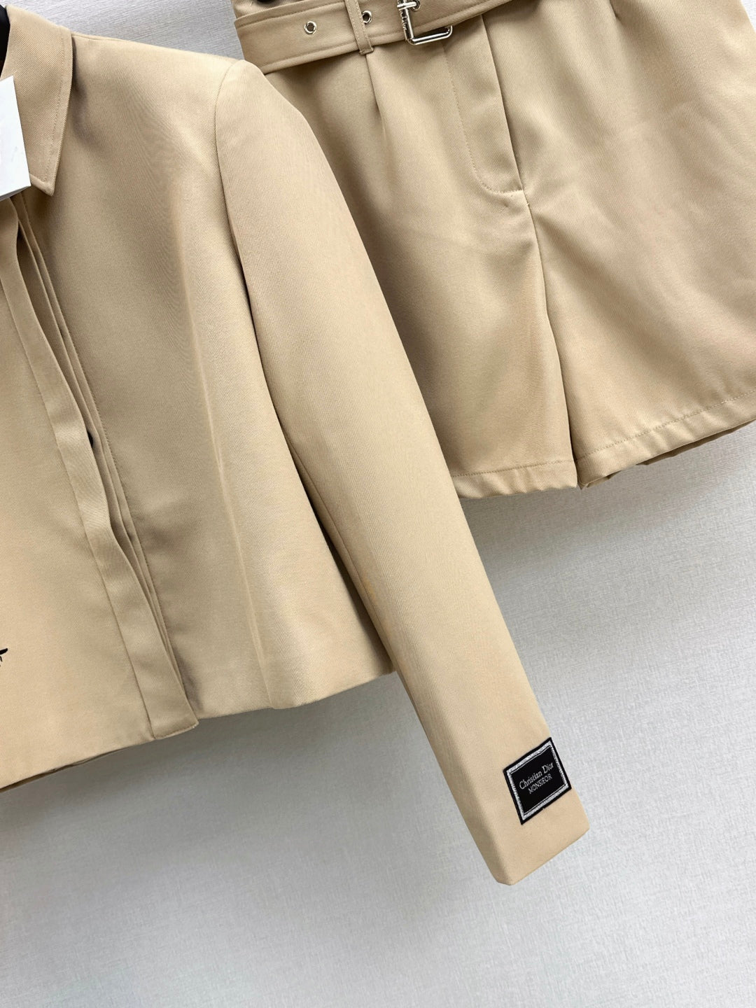 CD New embroidery suit