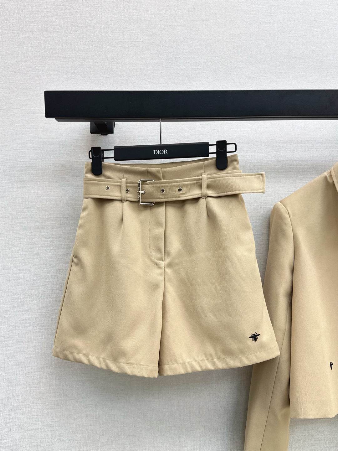 CD New embroidery suit