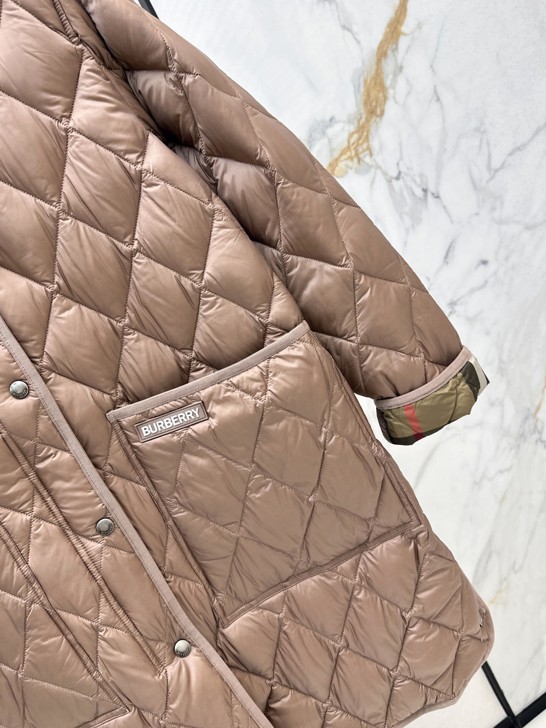 Bur New Diamond-patterned mid-length down jacket