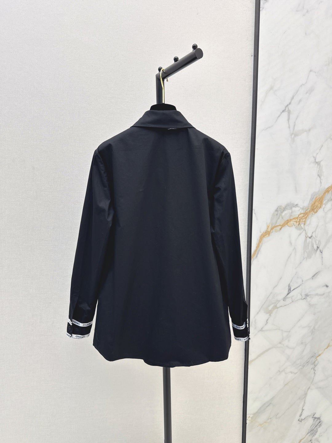 Chan New scarf-decorated shirt