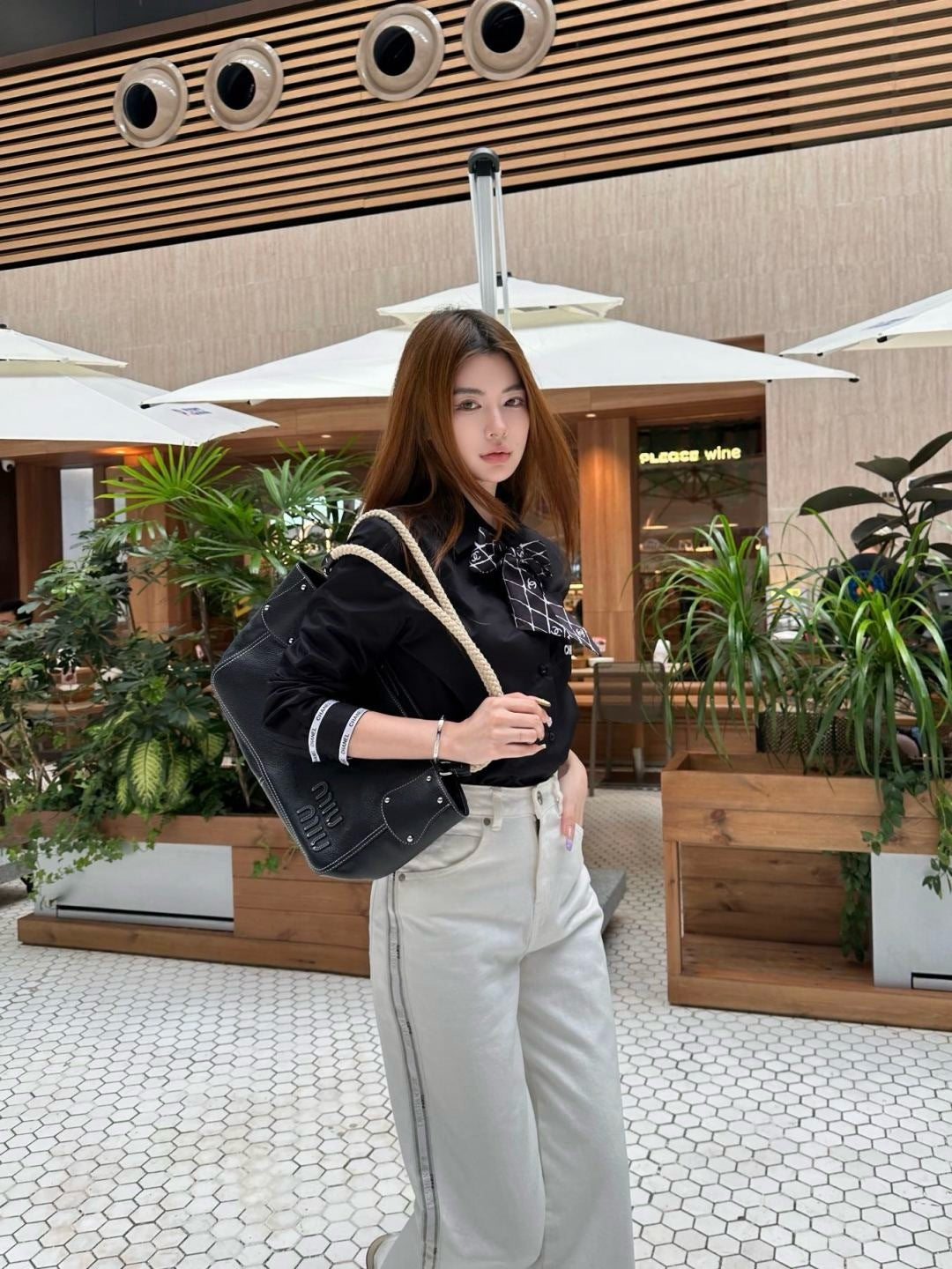 Chan New scarf-decorated shirt