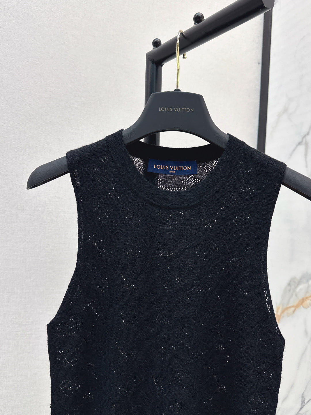 Louis New sleeveless vest