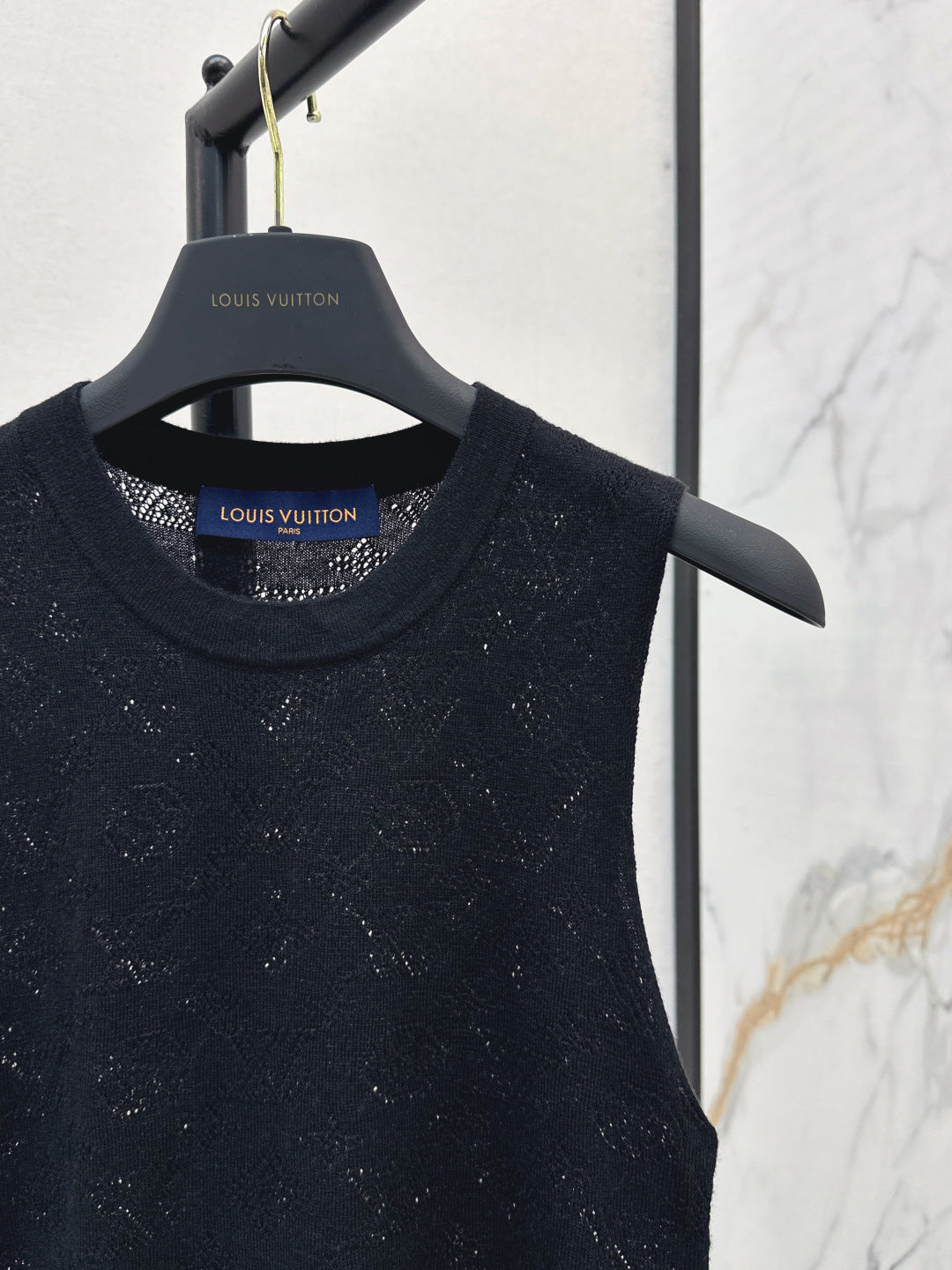 Louis New sleeveless vest