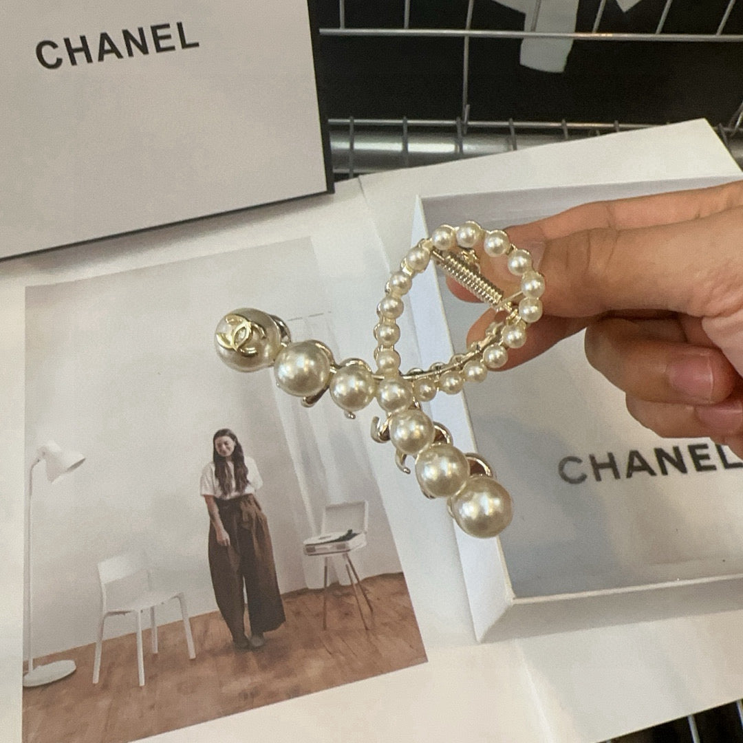 Chan The latest popular style of small fragrance, heavy-duty pearl gripper