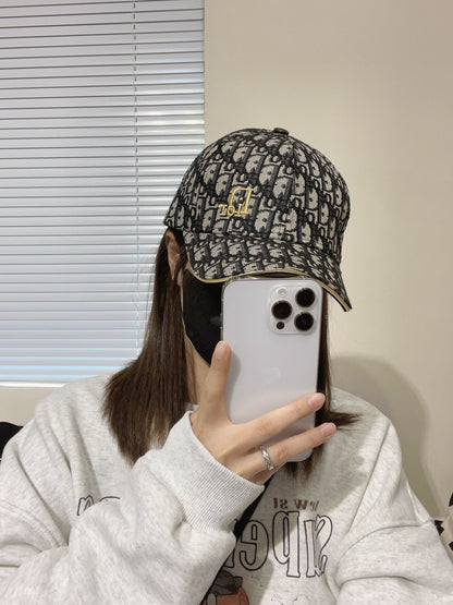 CD New embroidered baseball cap