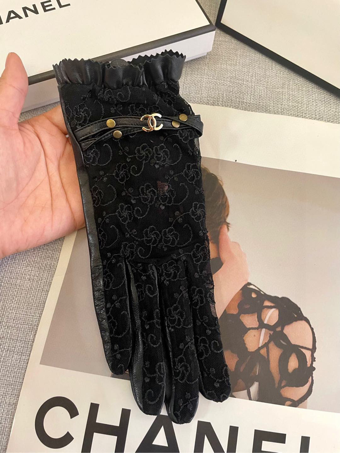 Chan Latest lace mesh fashion gloves