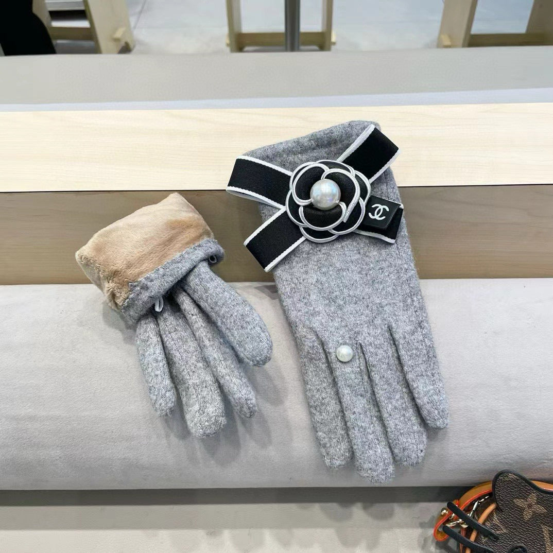 Chan wool gloves