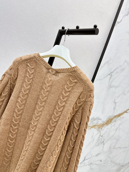 Loe NEW V-neck sweater