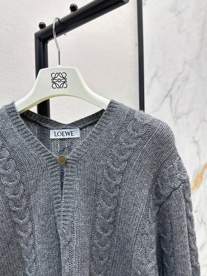 Loe NEW V-neck sweater