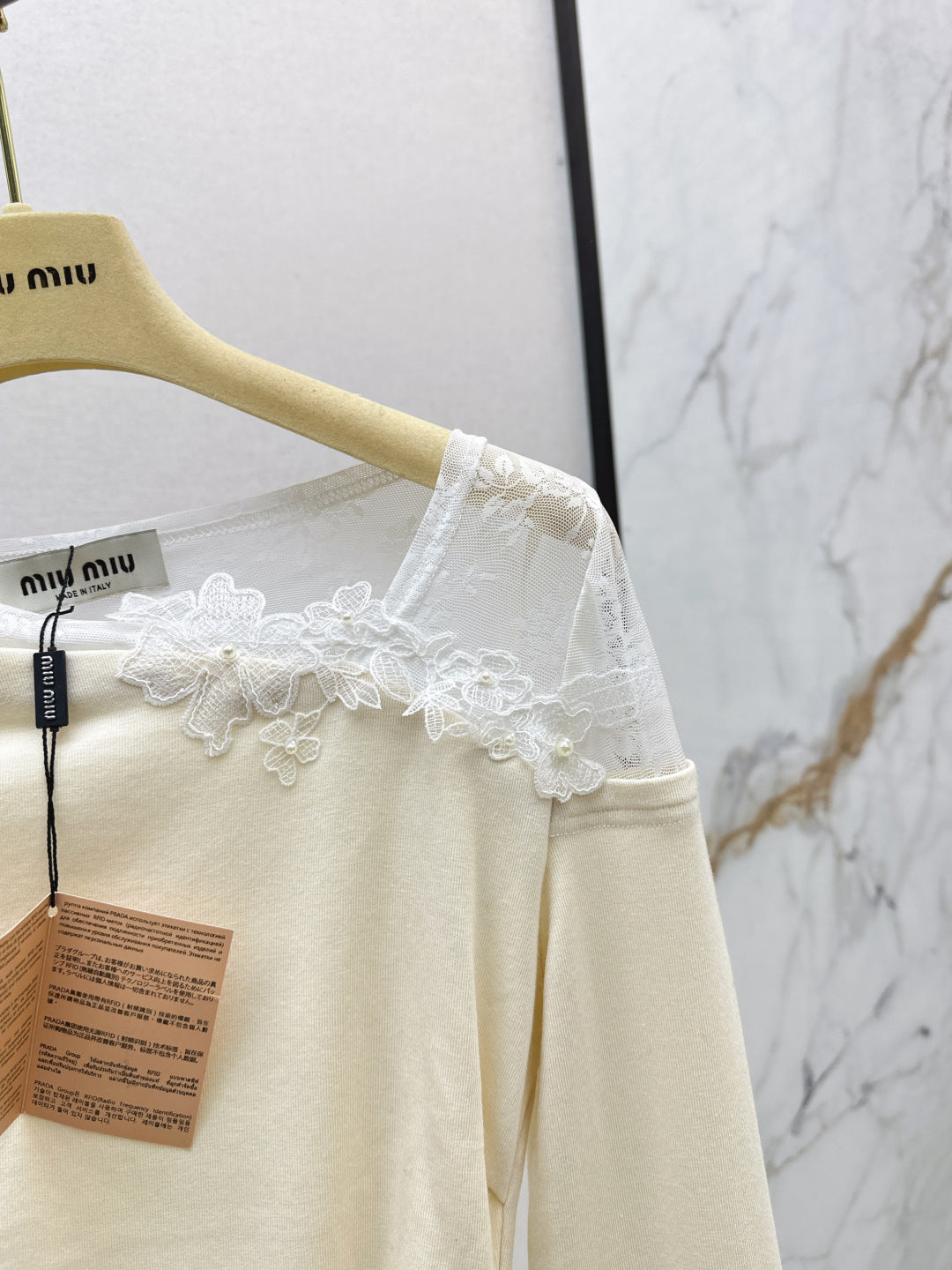 Miu NEW Lace base shirt