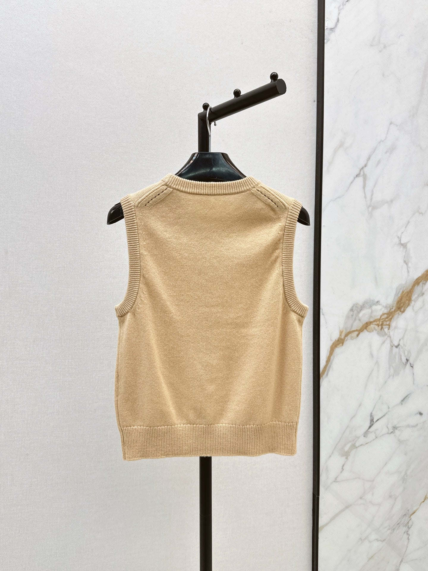 Ce1i NEW sleeveless sweater