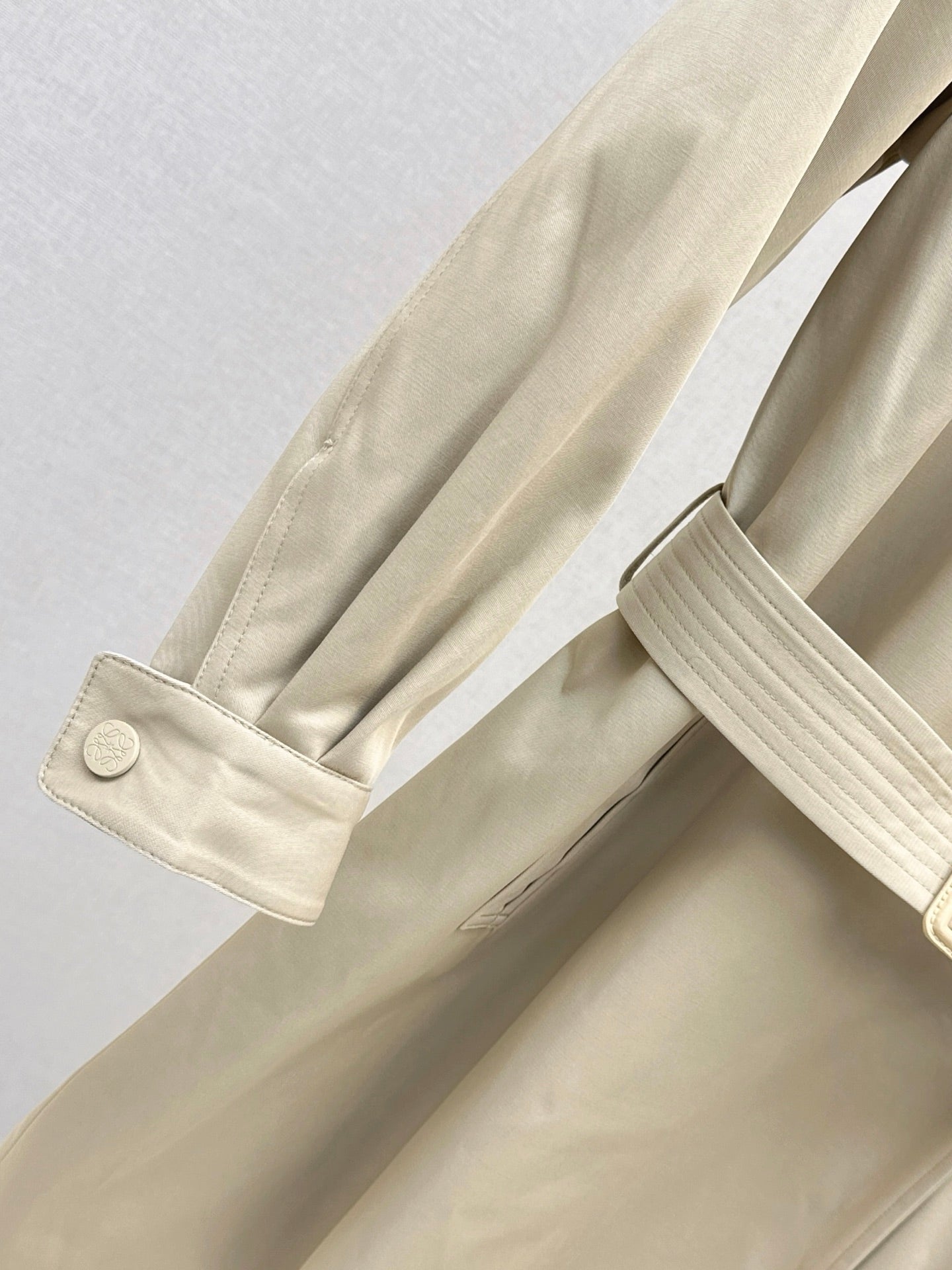 Low NEW  windbreaker jacket