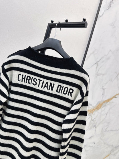 CD  NEW  cashmere sweater