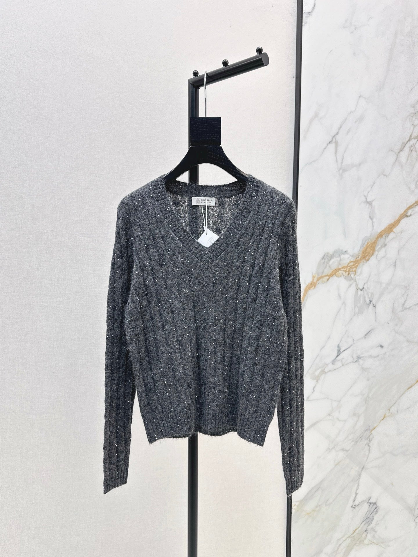 Brun NEW V-neck sweater