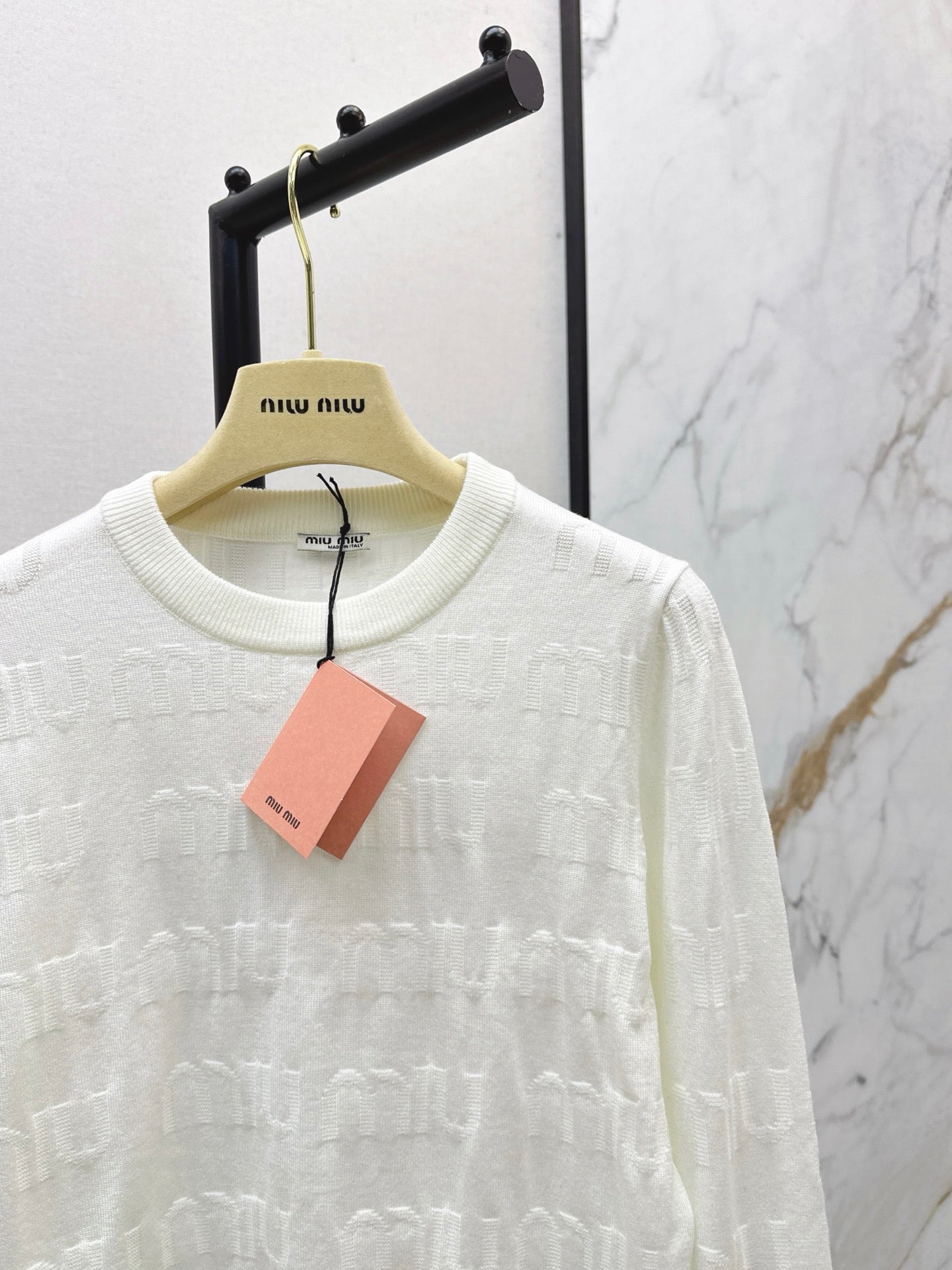 Miu NEW Knit a sweater