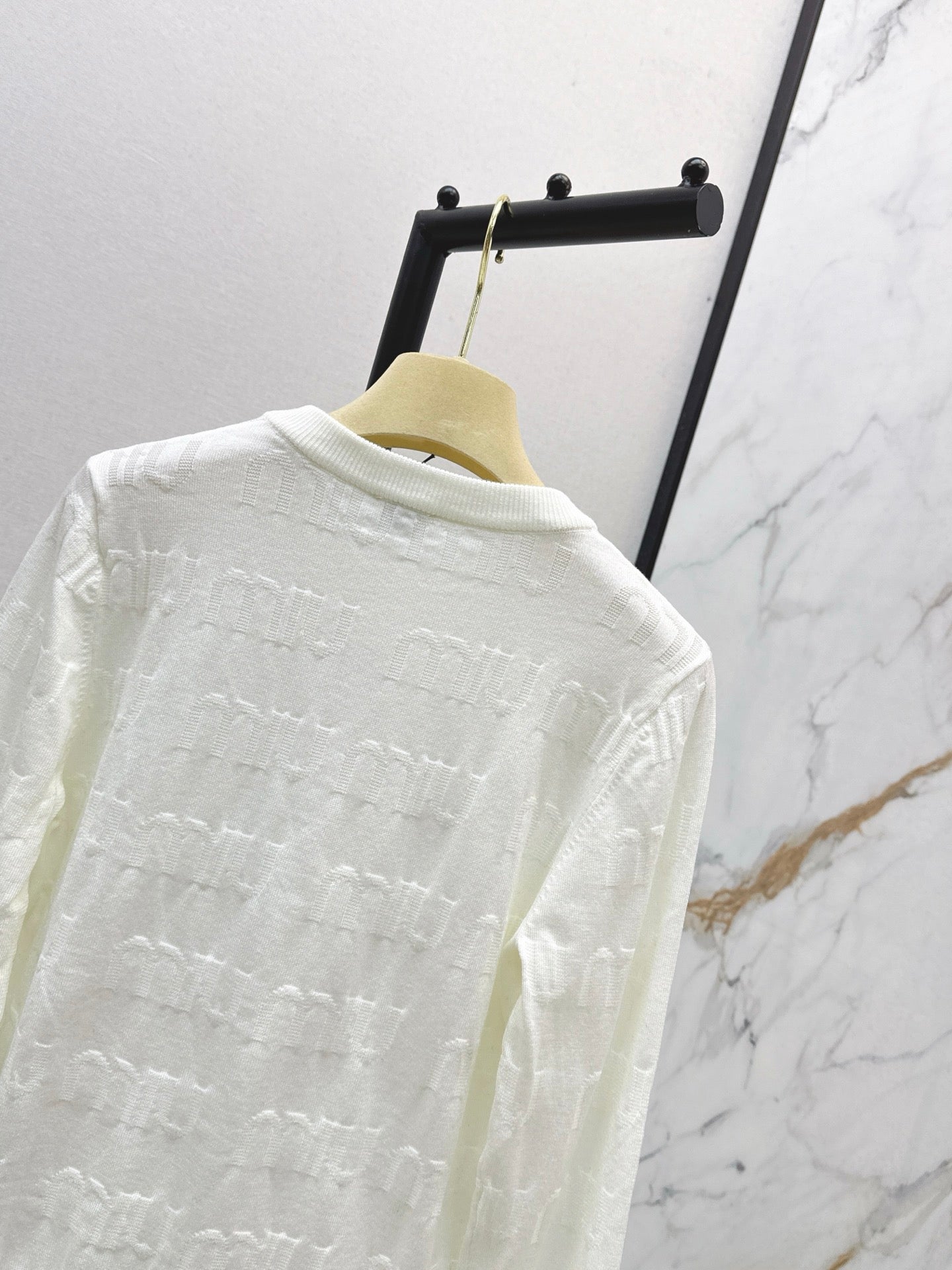 Miu NEW Knit a sweater