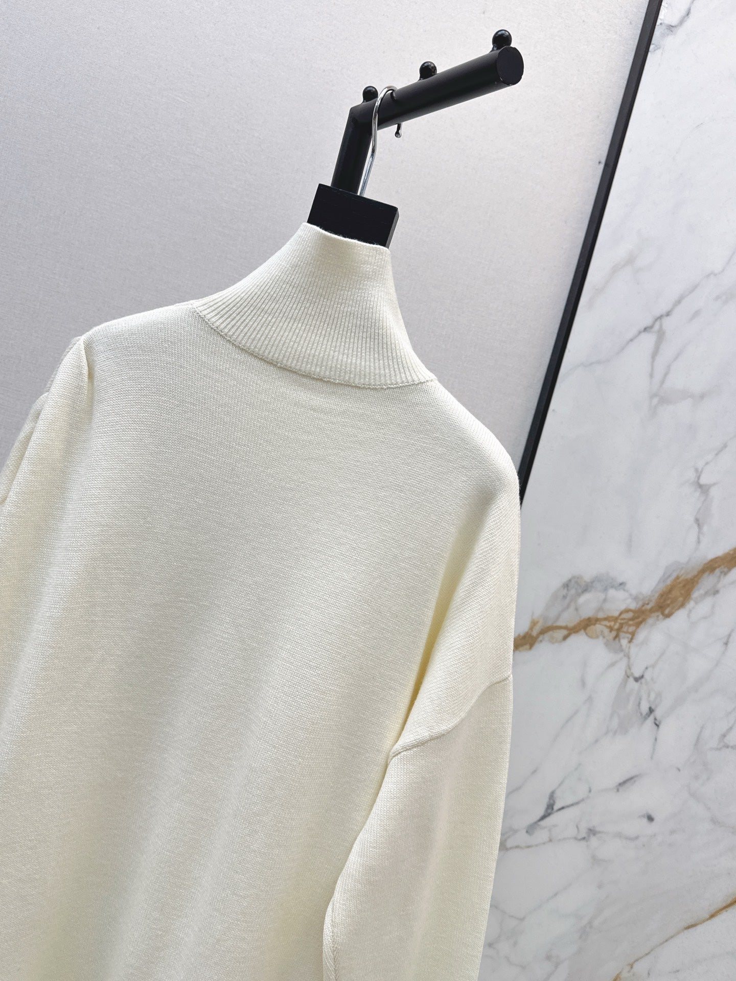 Max NEW Wool knitted sweater