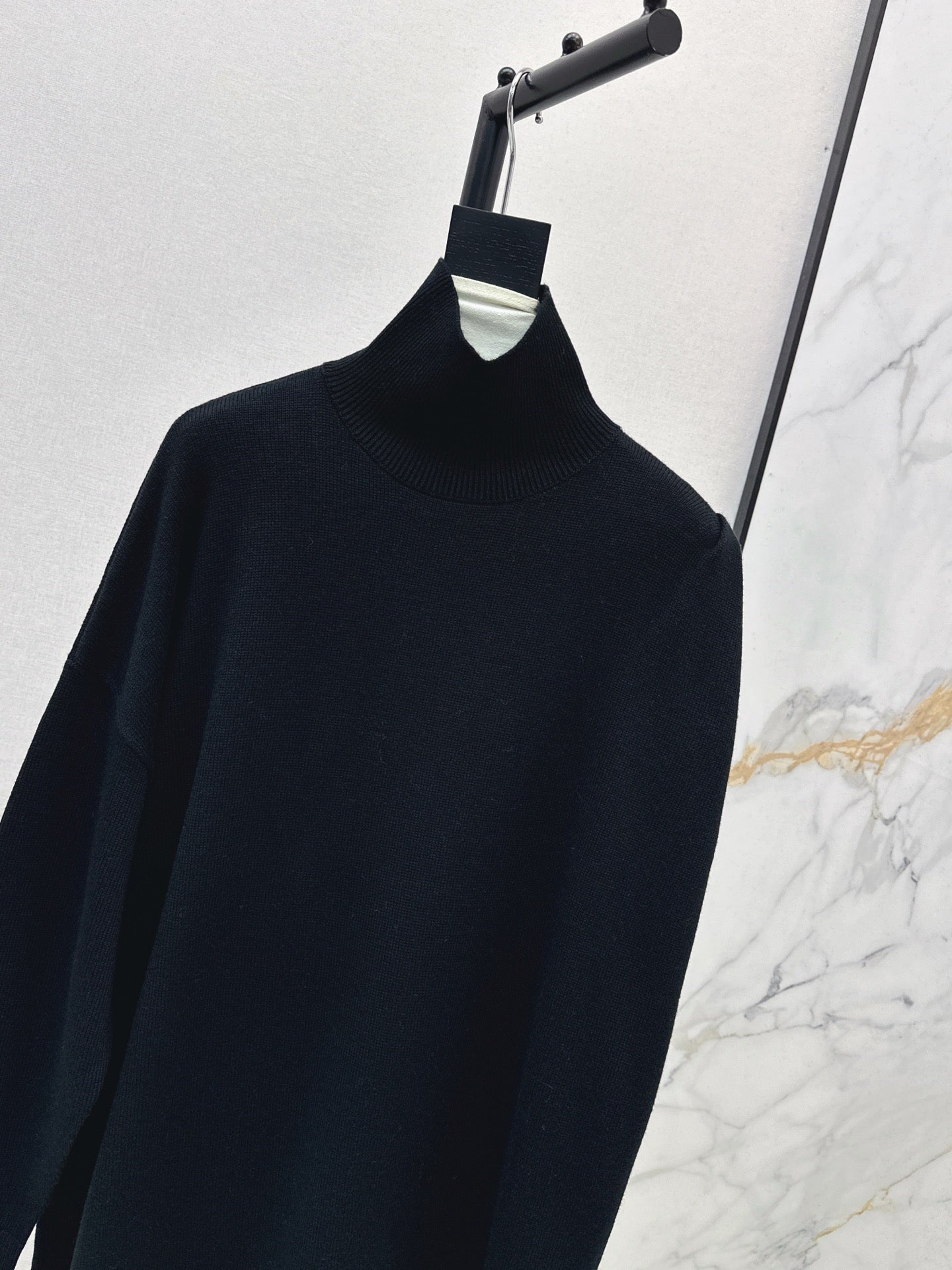 Max NEW Wool knitted sweater