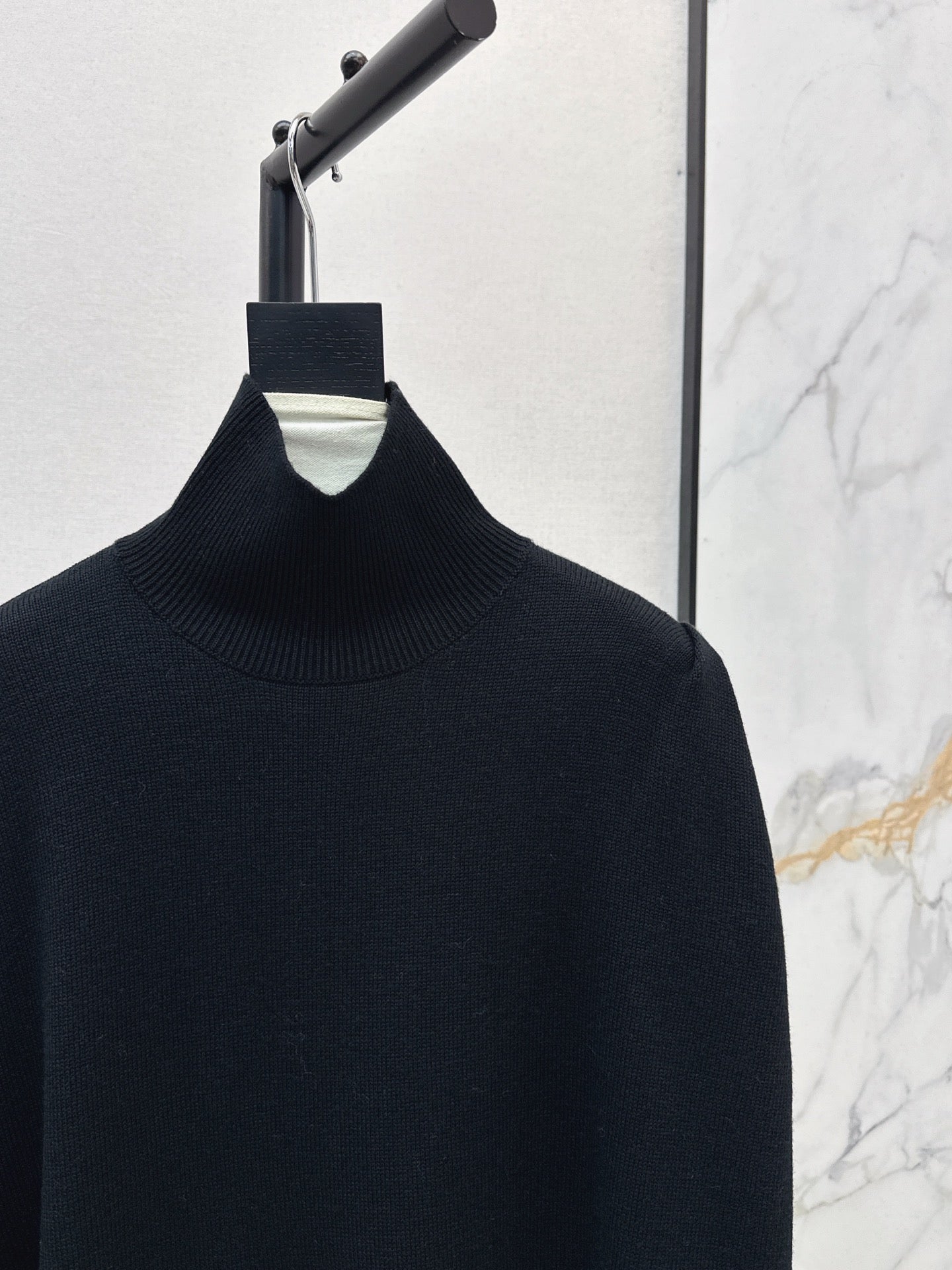 Max NEW Wool knitted sweater