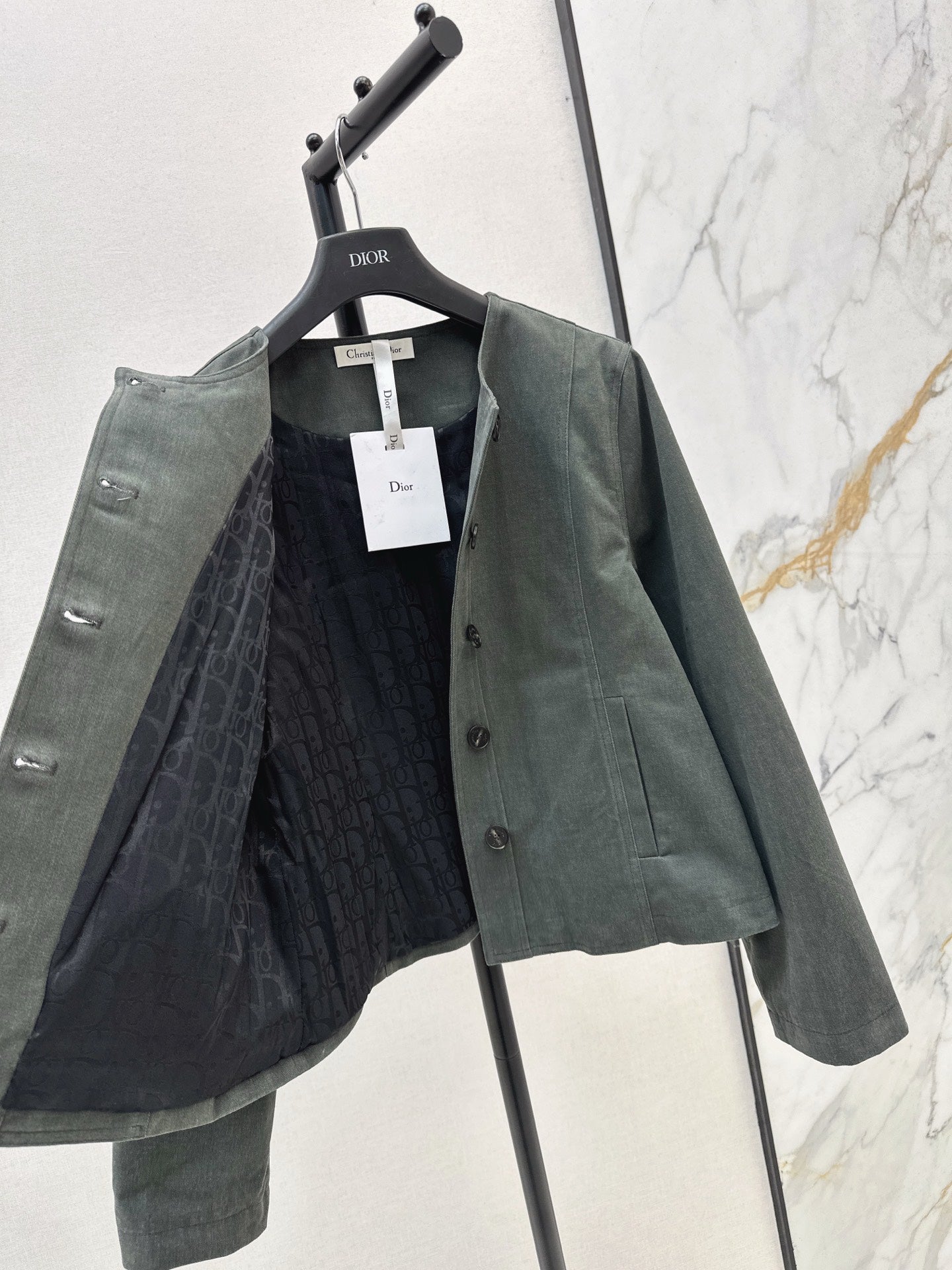 CD NEW bee embroidered jacket