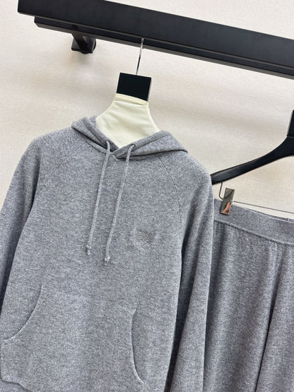 Loe NEW knitted suit