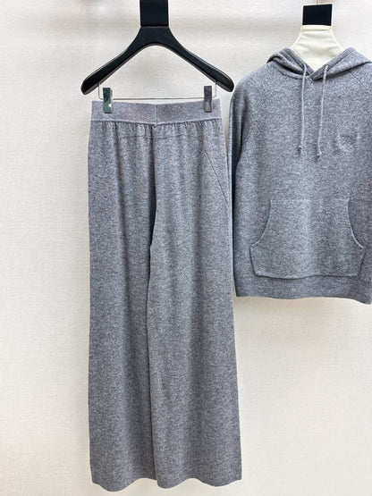 Loe NEW knitted suit