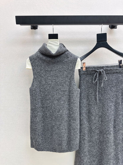 Loro NEW knitted suit