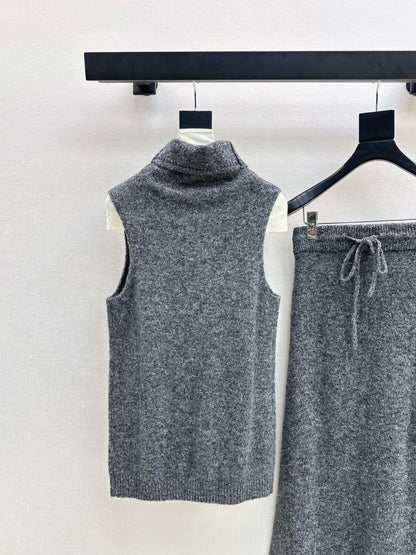 Loro NEW knitted suit