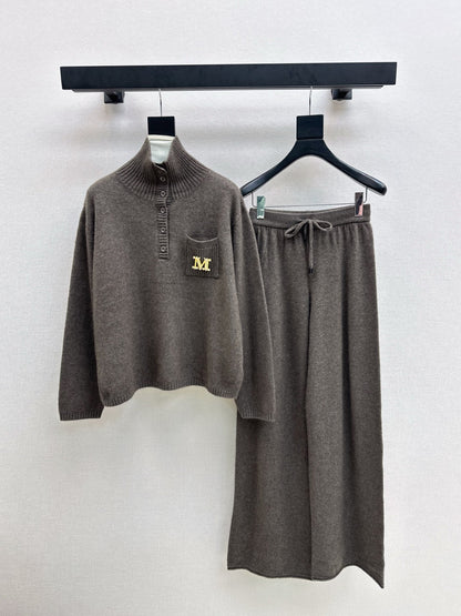 Max NEW knitted suit