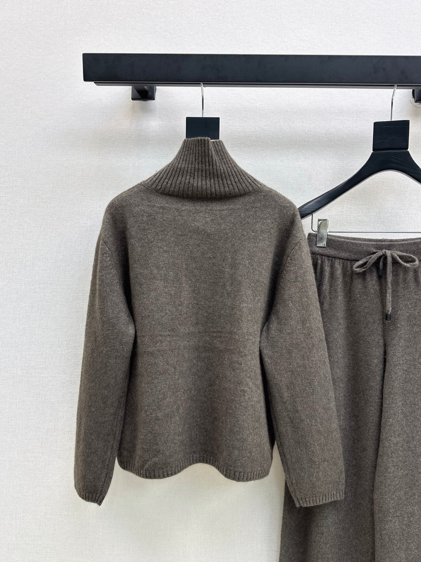 Max NEW knitted suit