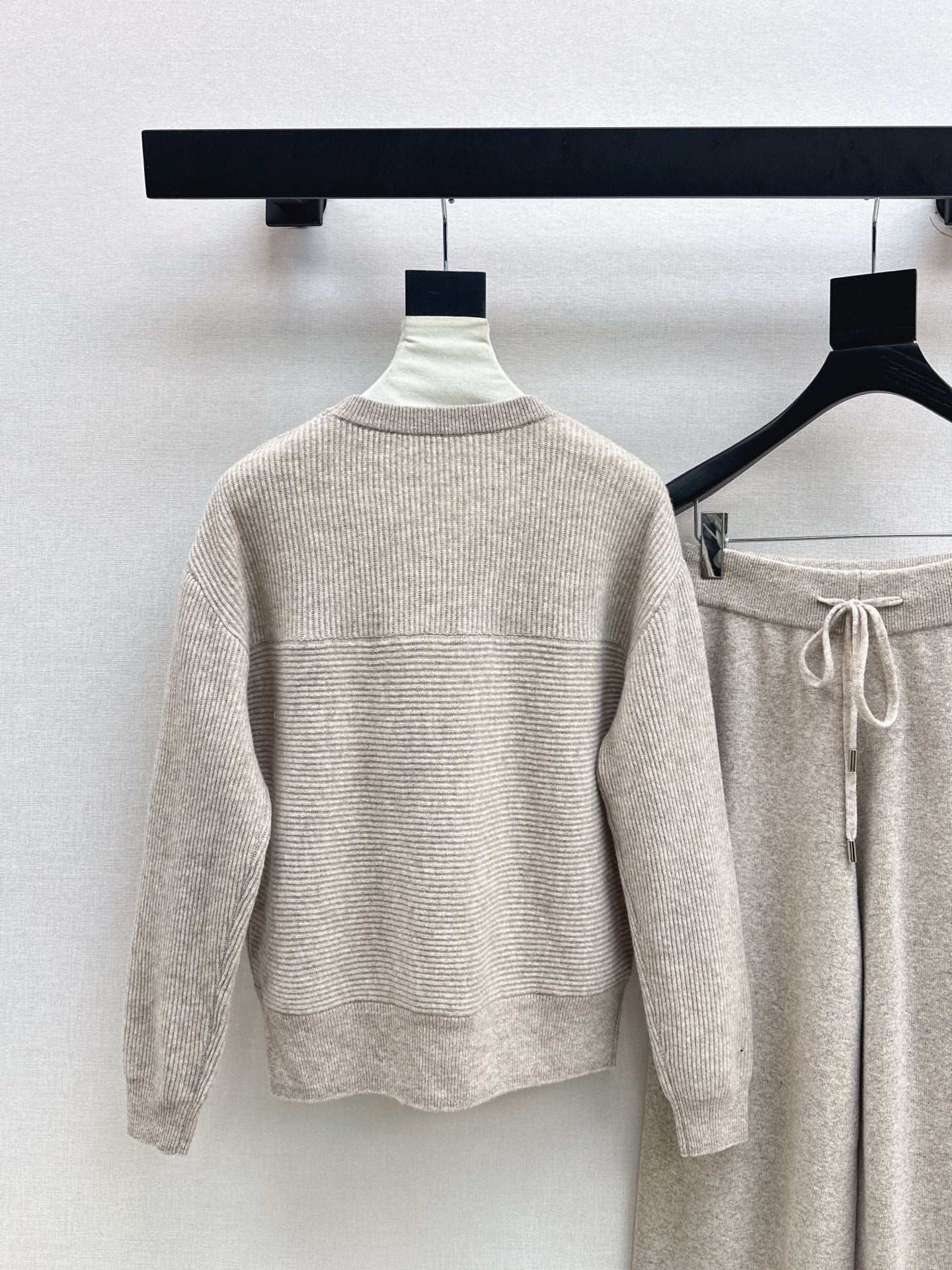 Burne NEW knitted suit