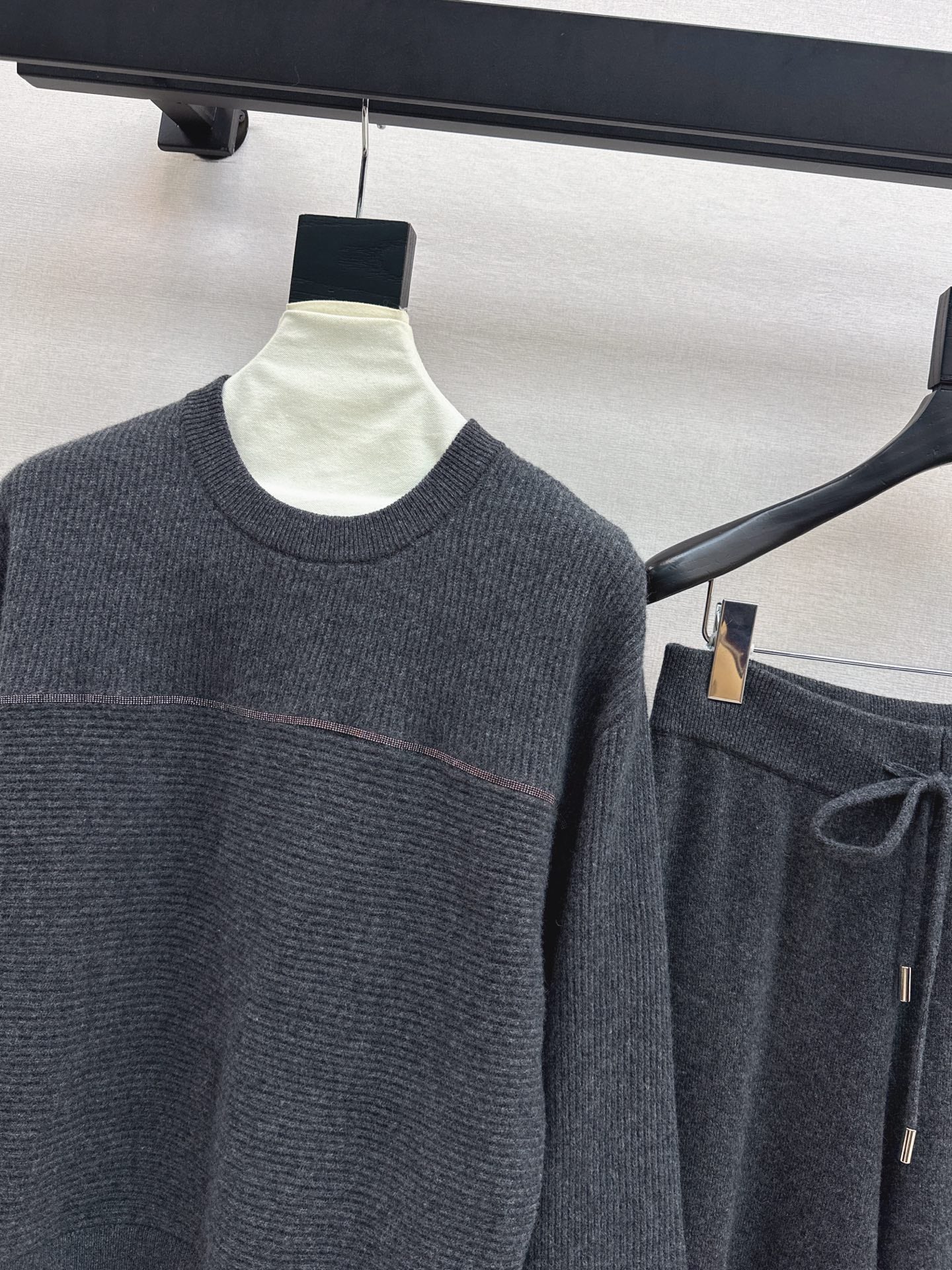 Burne NEW knitted suit