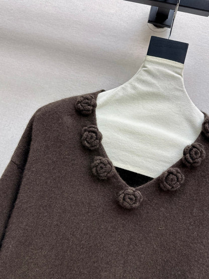 Chan NEW V-neck sweater