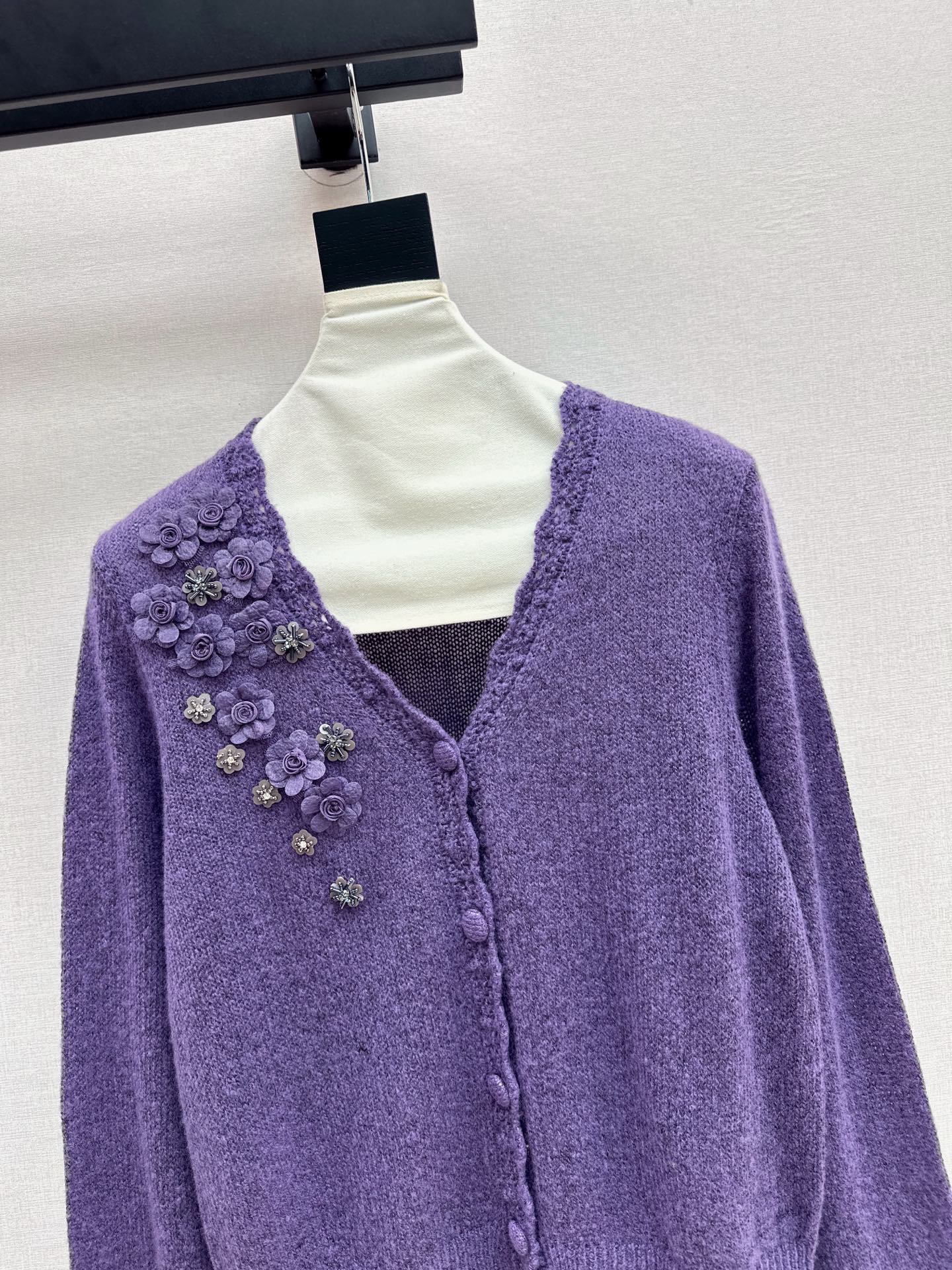 Chan NEW V-neck sweater