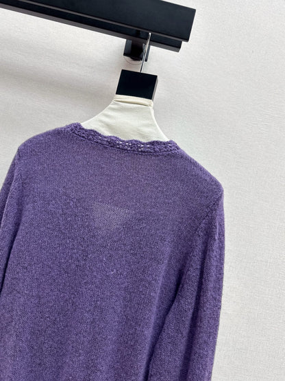 Chan NEW V-neck sweater