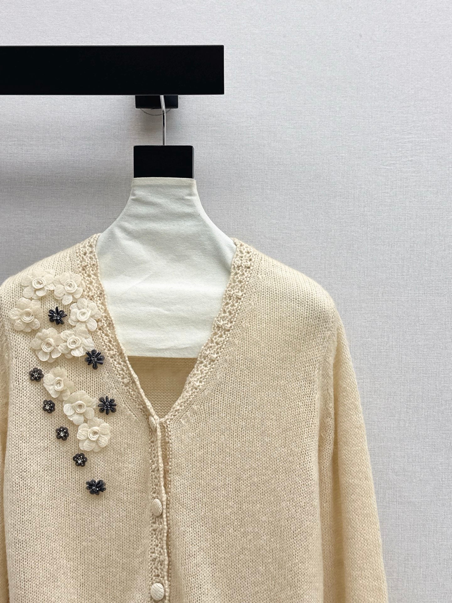 Chan NEW V-neck cardigan