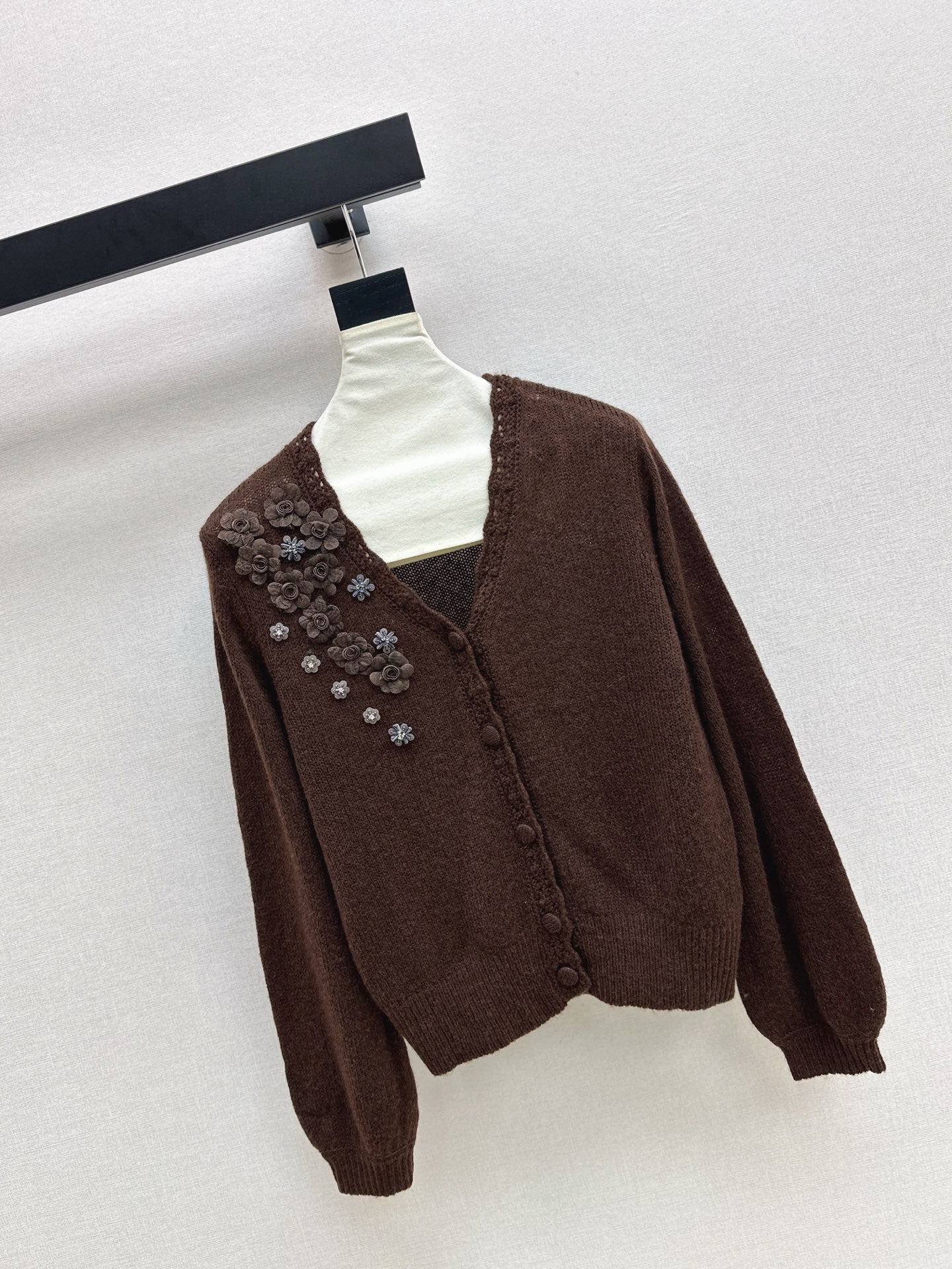 Chan NEW V-neck cardigan