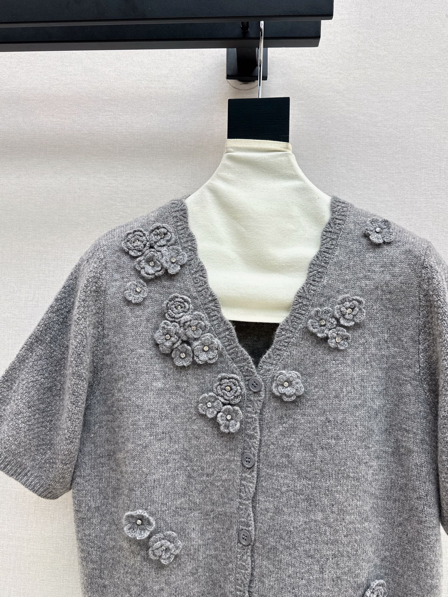 Chan NEW V-neck sweater