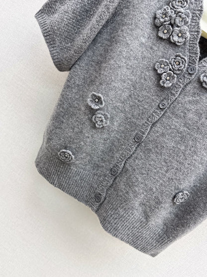 Chan NEW V-neck sweater