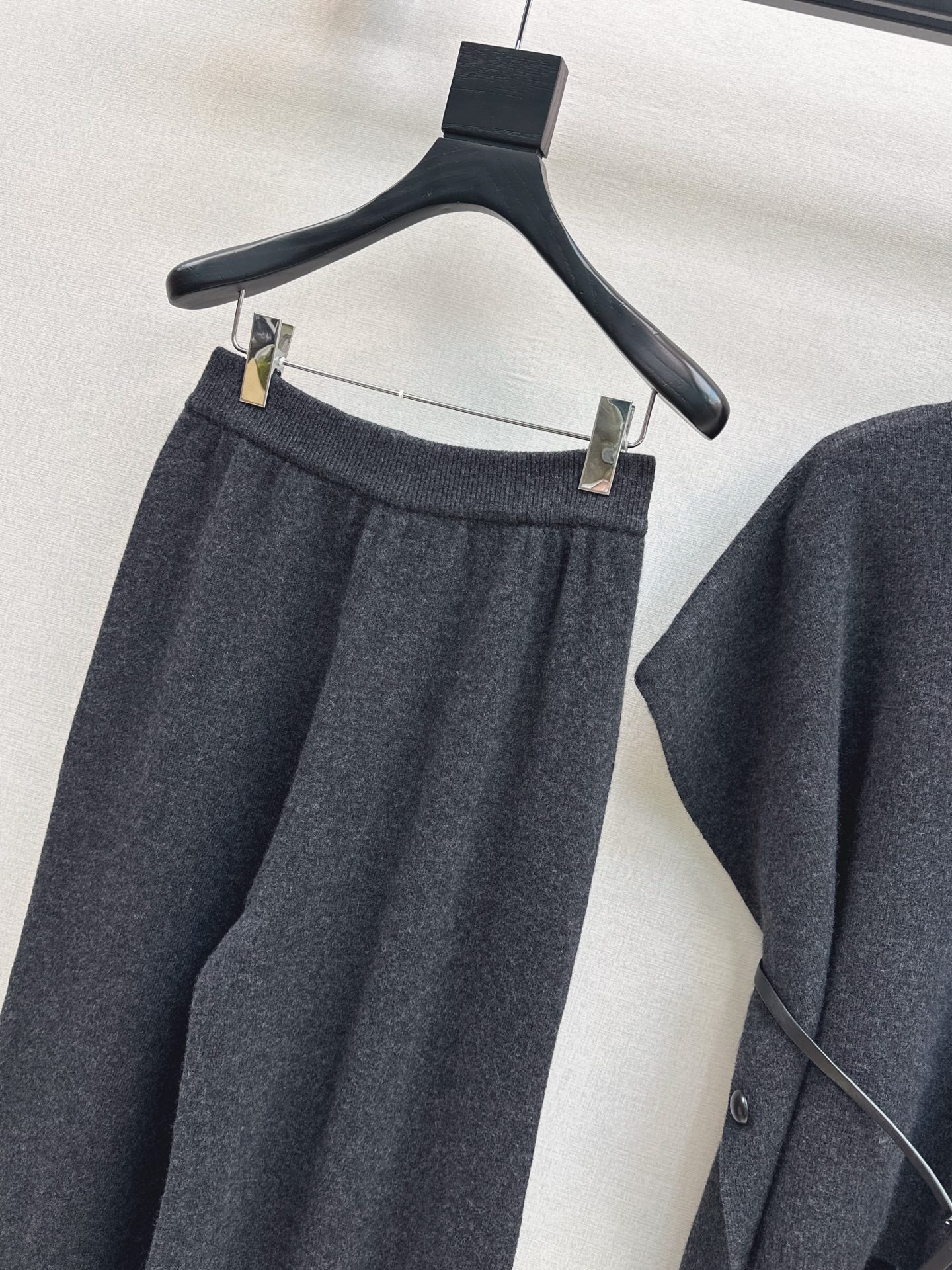 Loro NEW knitted suit