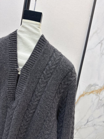 Loe NEW wool sweater