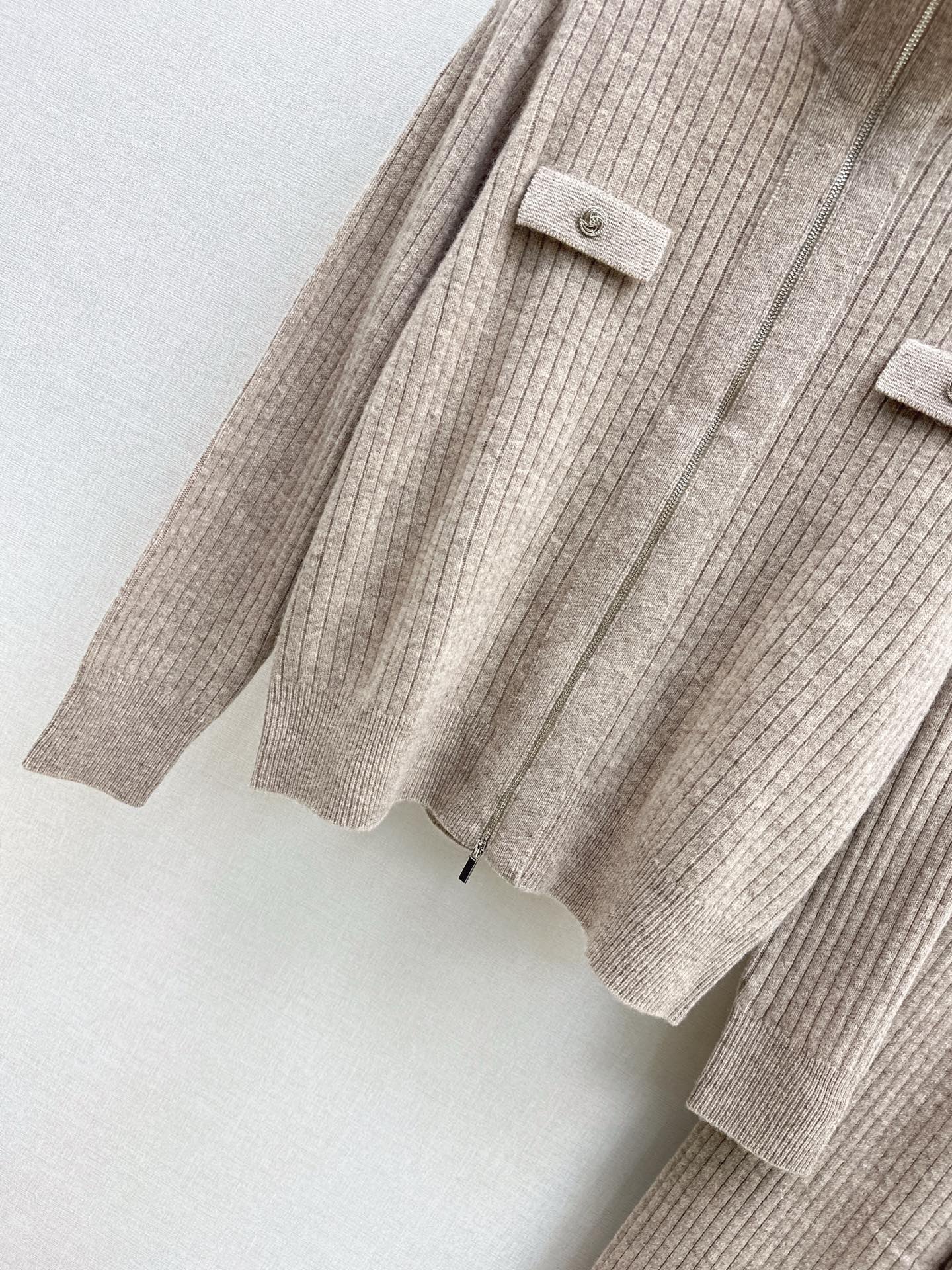 Loro NEW knitted suit