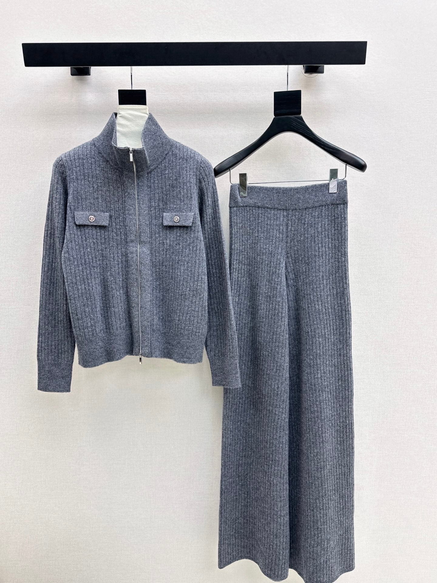 Loro NEW knitted suit