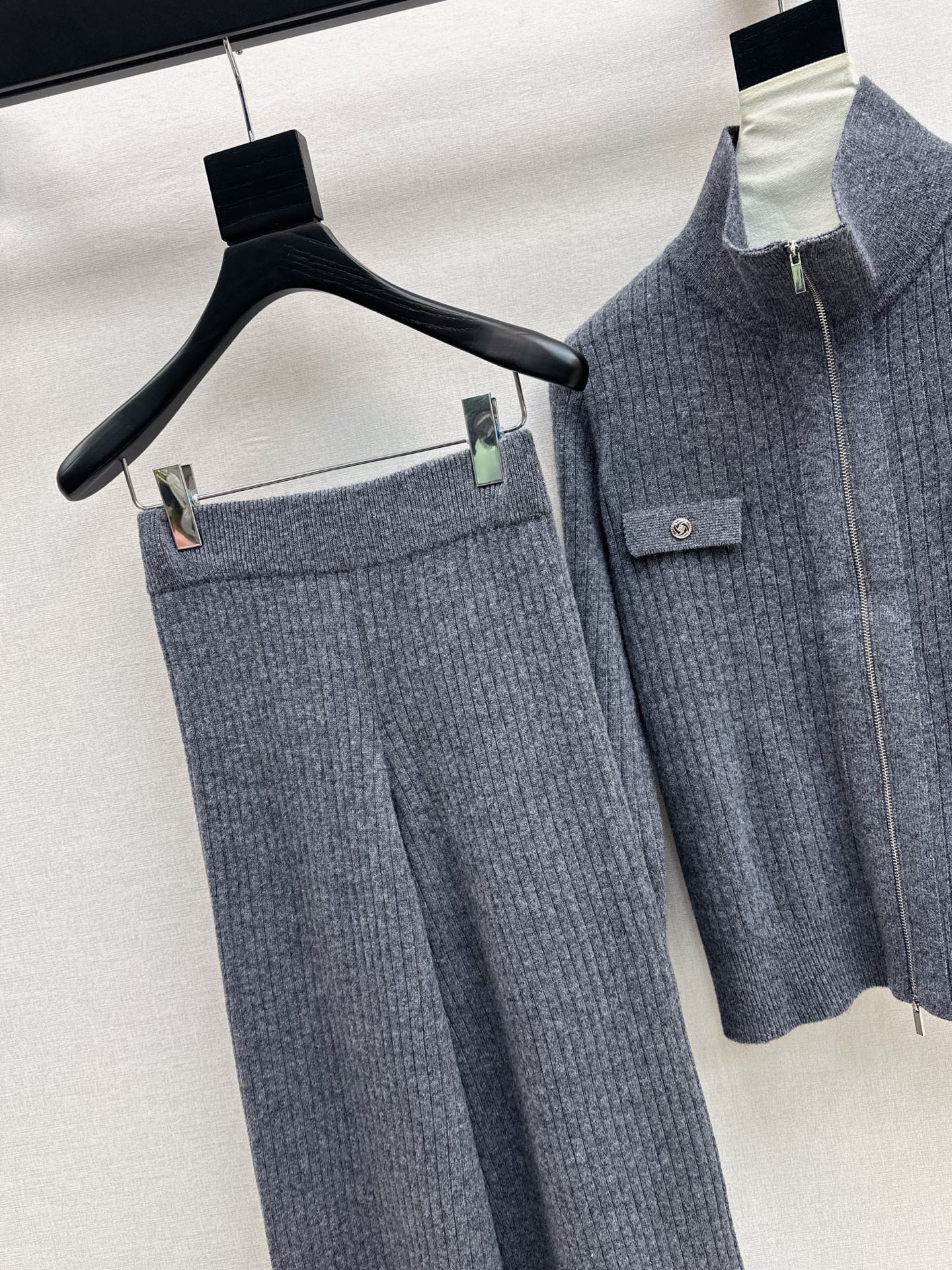 Loro NEW knitted suit