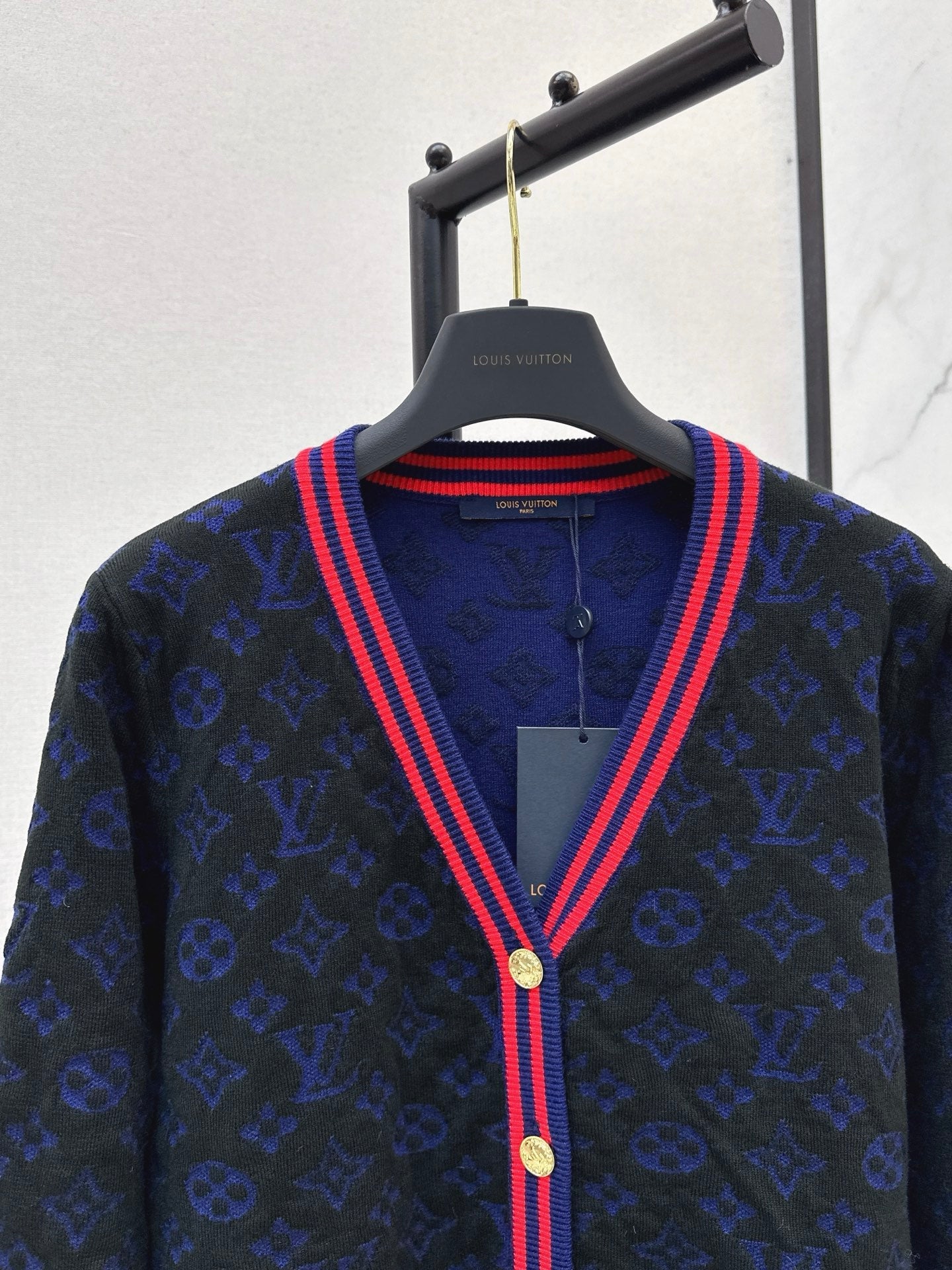 Louis NEW V-neck cardigan