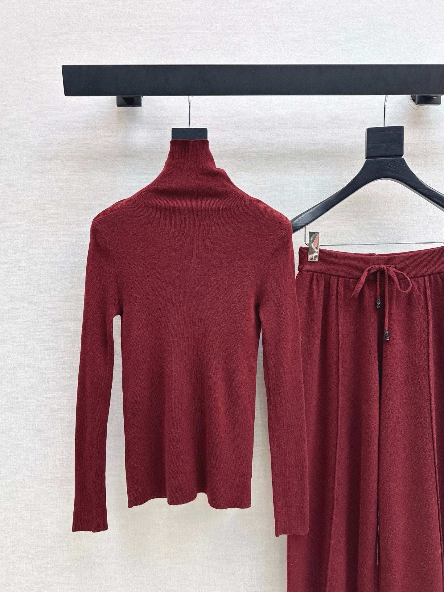 Max NEW knitted suit