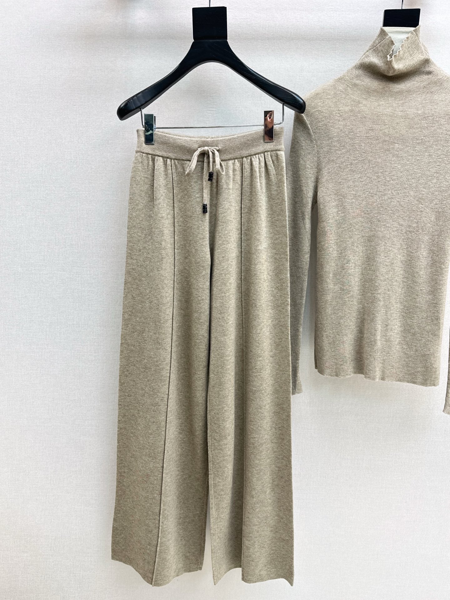 Max NEW knitted suit