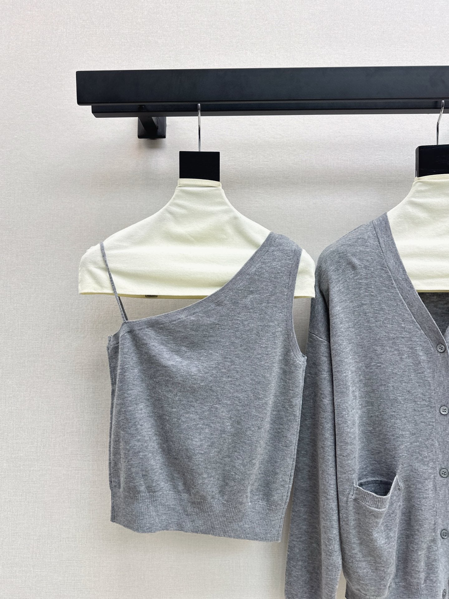 Miu NEW Knitted cardigan vest set