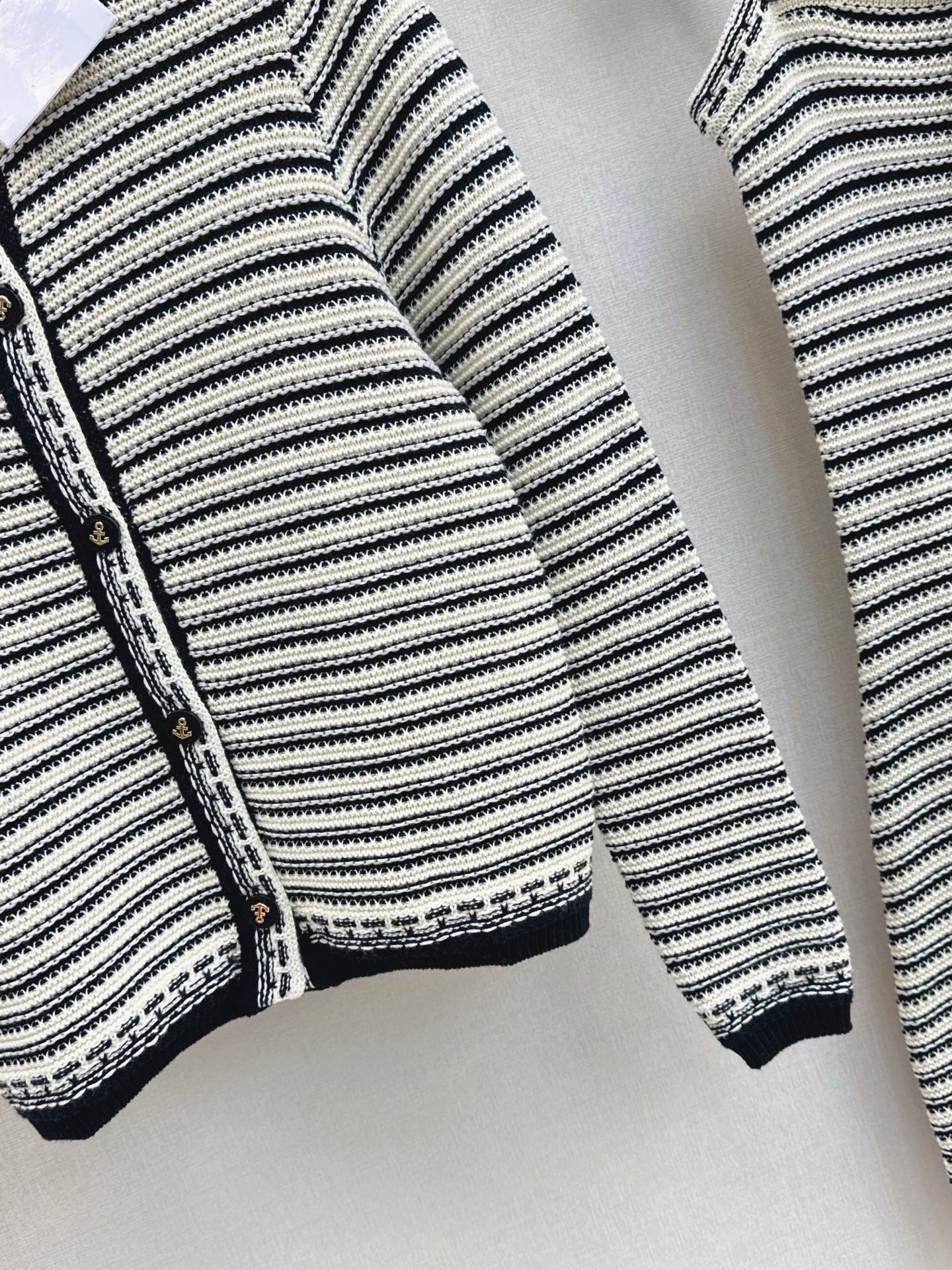 CD NEW knitted cardigan