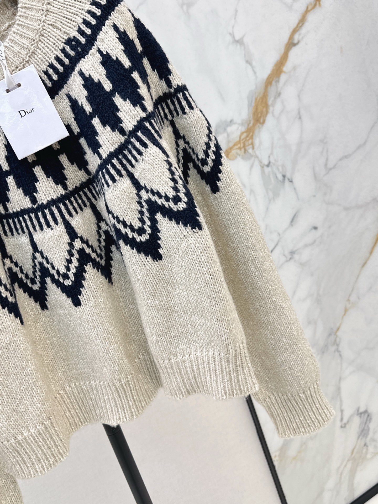 CD NEW knitted sweater